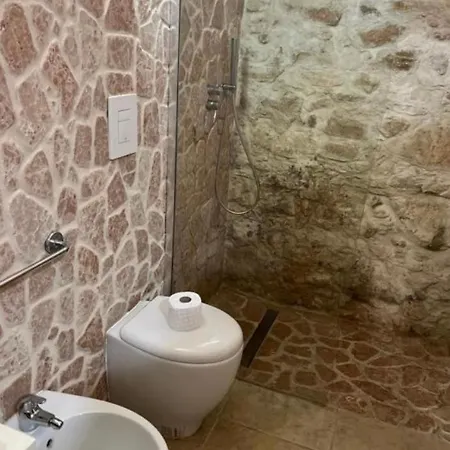 La Grotta *
